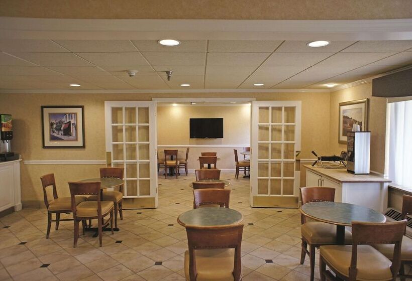 בית מלון כפרי La Quinta By Wyndham Tampa Fairgrounds - Casino