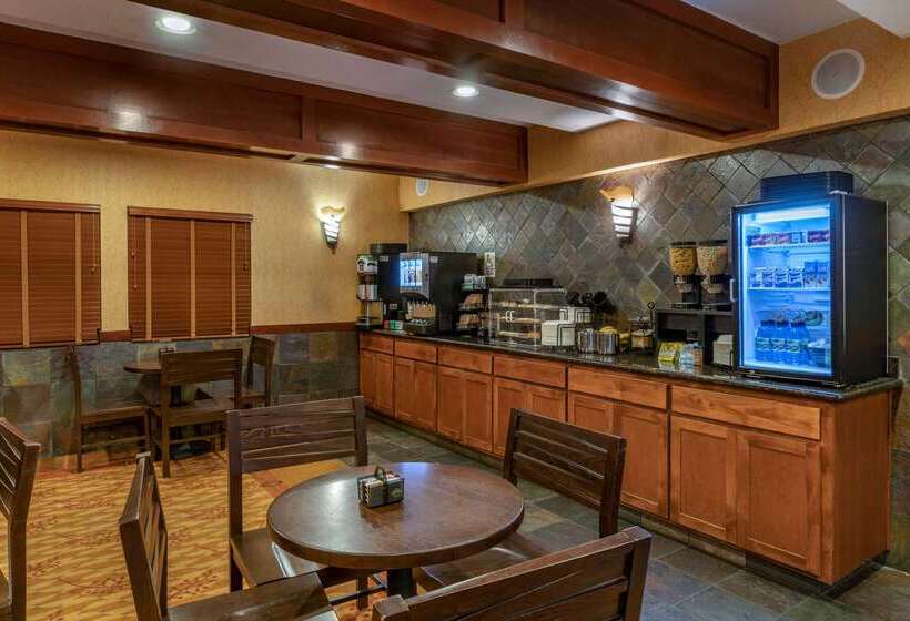 Lloyd Hotel Astoria Bayfront, Ascend Hotel Collection