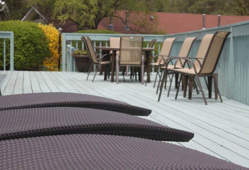 فندق Parkwood Lodge