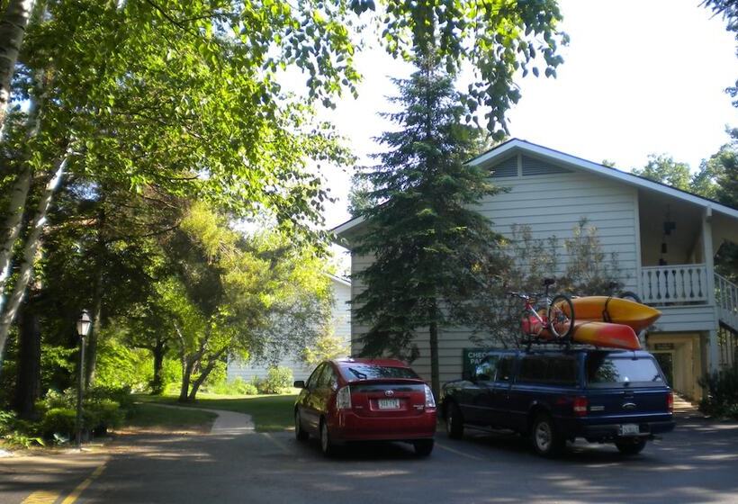 فندق Parkwood Lodge