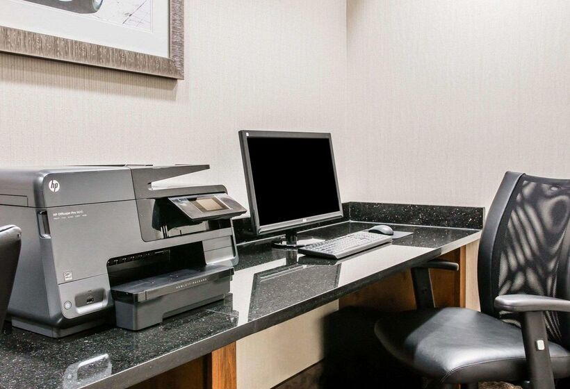 فندق Quality Inn & Suites Warren   Detroit