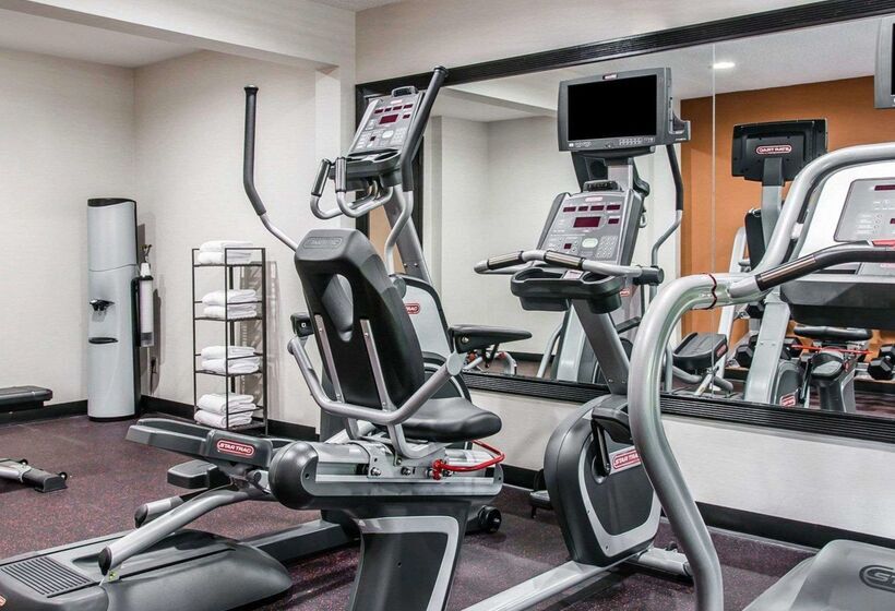 فندق Quality Inn & Suites Warren   Detroit