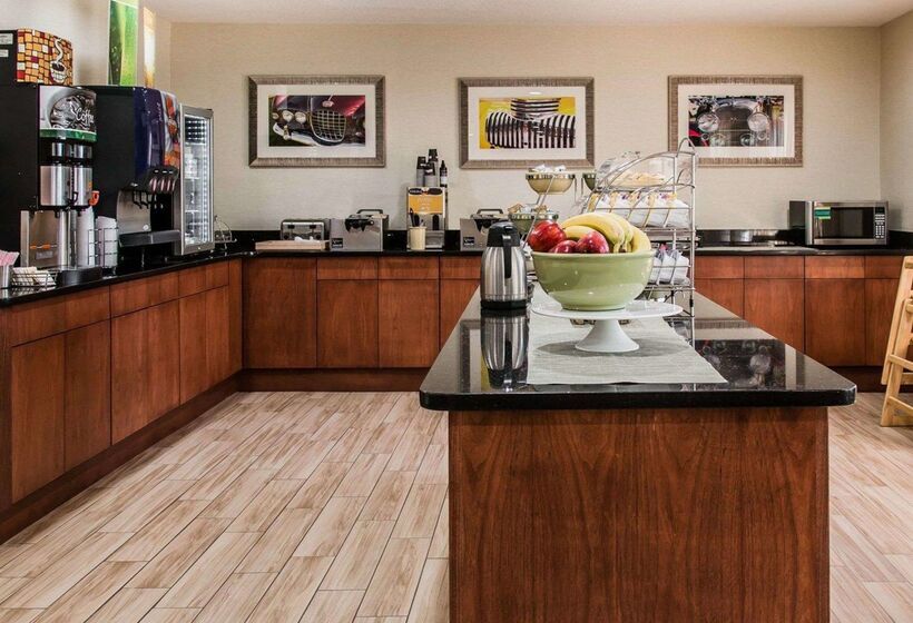 בית מלון כפרי Quality Inn & Suites Warren   Detroit