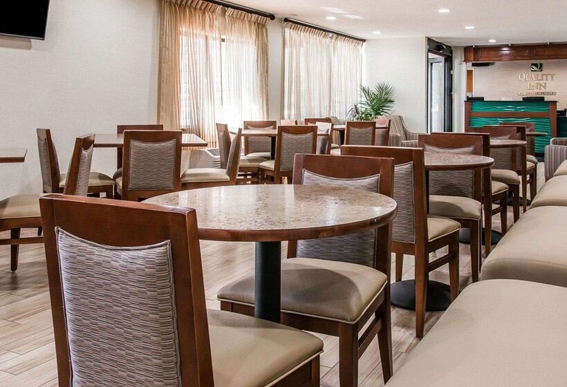 בית מלון כפרי Quality Inn & Suites Warren   Detroit