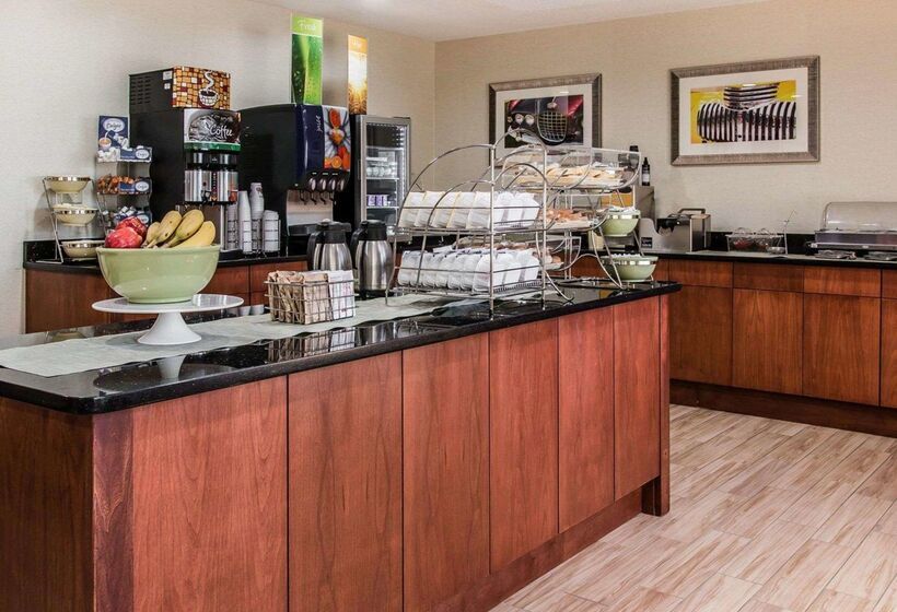 בית מלון כפרי Quality Inn & Suites Warren   Detroit