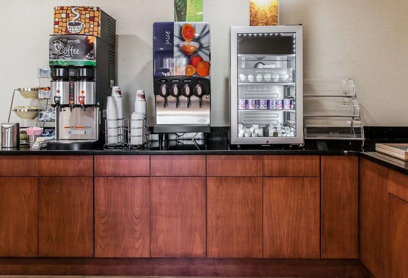 فندق Quality Inn & Suites Warren   Detroit