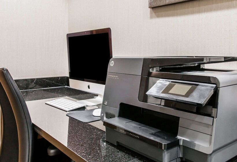 فندق Quality Inn & Suites Warren   Detroit