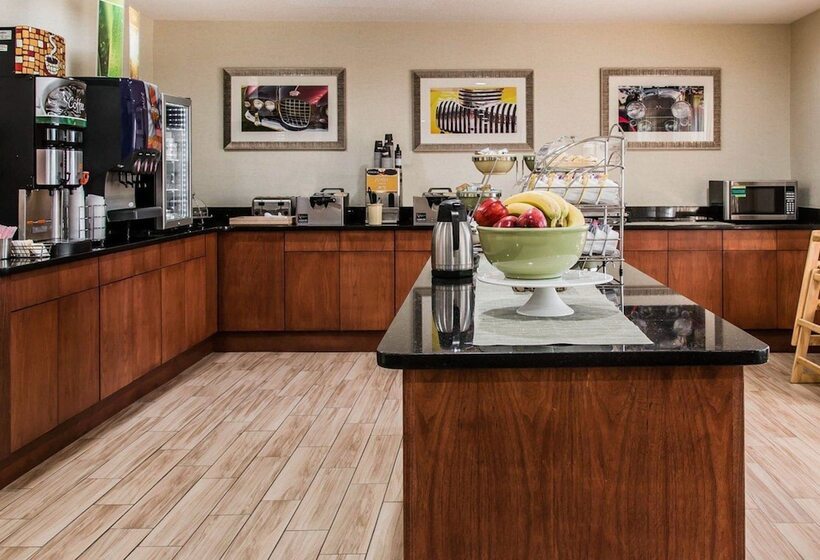 فندق Quality Inn & Suites Warren   Detroit