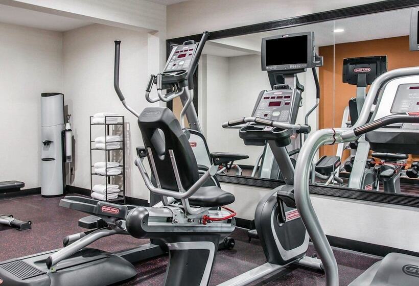 فندق Quality Inn & Suites Warren   Detroit