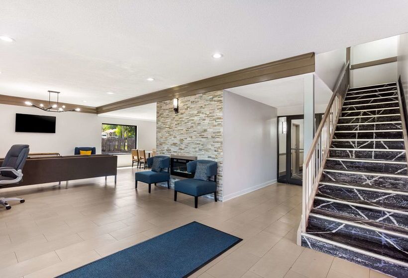 هتل Quality Inn South Bend Near Notre Dame