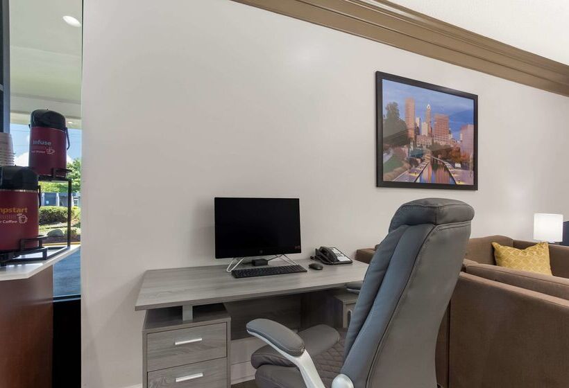 هتل Quality Inn South Bend Near Notre Dame