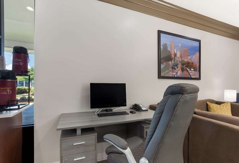 هتل Quality Inn South Bend Near Notre Dame