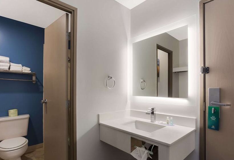 هتل Quality Inn South Bend Near Notre Dame