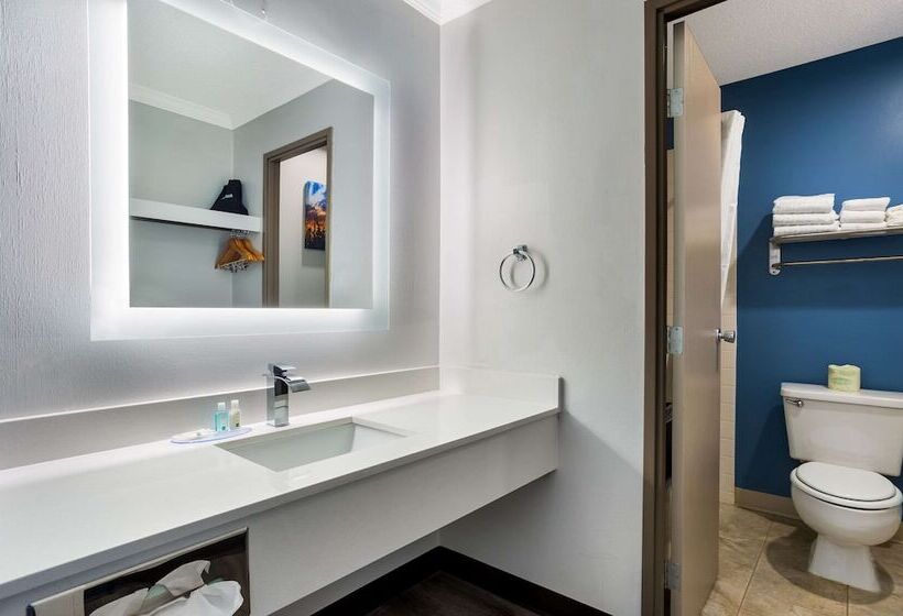 هتل Quality Inn South Bend Near Notre Dame