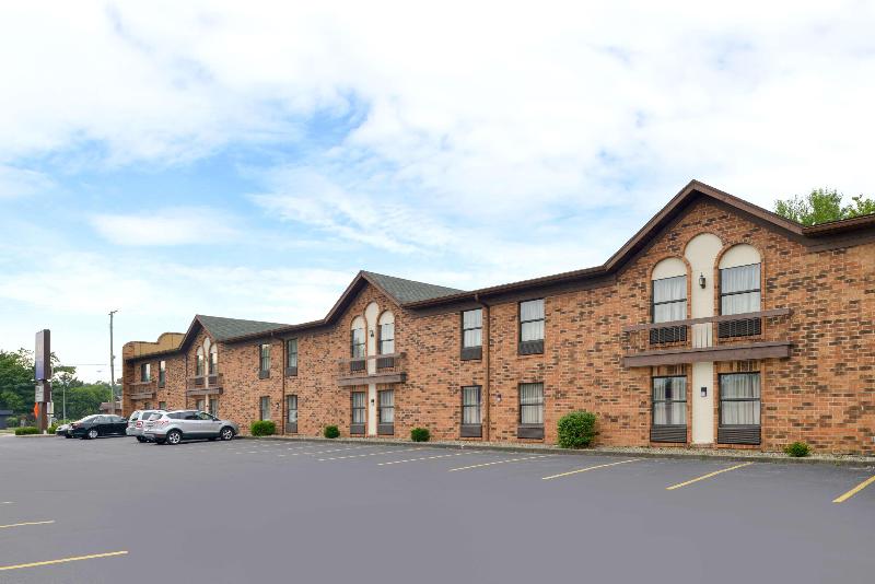 هتل Quality Inn South Bend Near Notre Dame