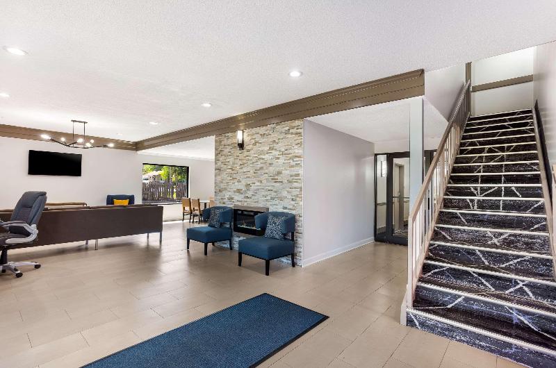 هتل Quality Inn South Bend Near Notre Dame