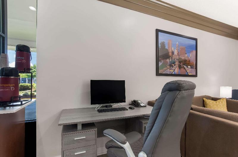 هتل Quality Inn South Bend Near Notre Dame