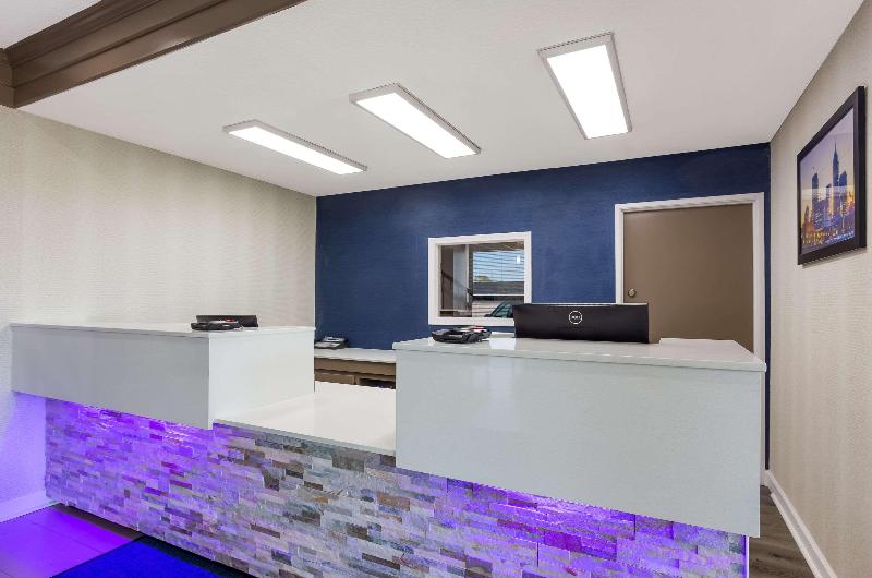 هتل Quality Inn South Bend Near Notre Dame