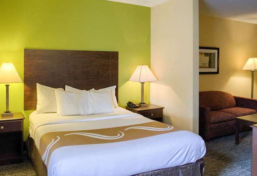 هتل Quality Inn & Suites At Airport Blvd I65