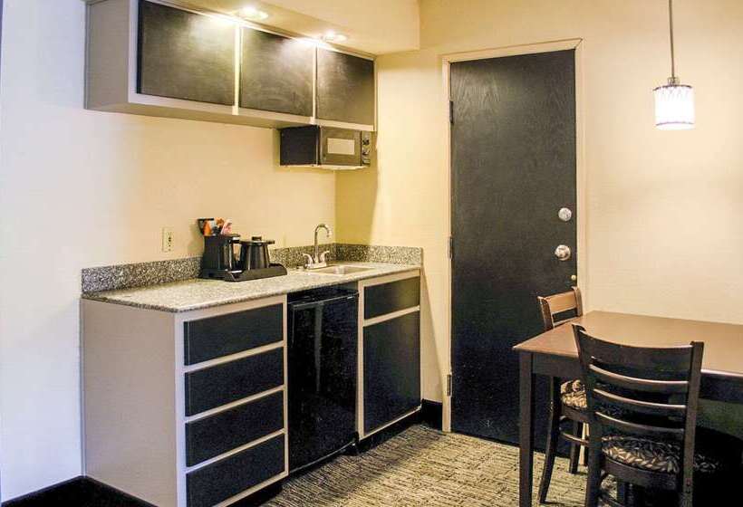 酒店 Quality Inn & Suites At Airport Blvd I65