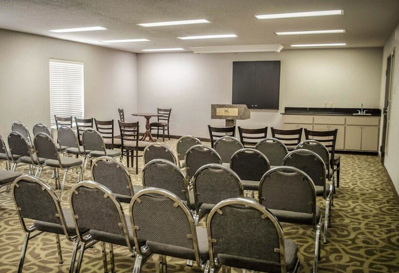 酒店 Quality Inn & Suites At Airport Blvd I65