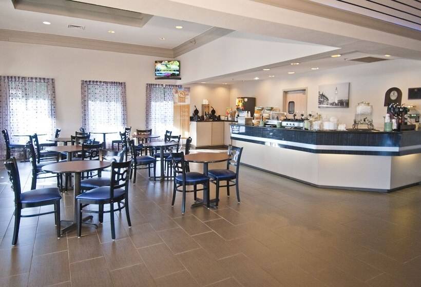酒店 Quality Inn & Suites At Airport Blvd I65