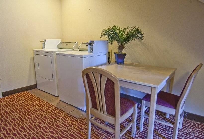 هتل Quality Inn & Suites At Airport Blvd I65