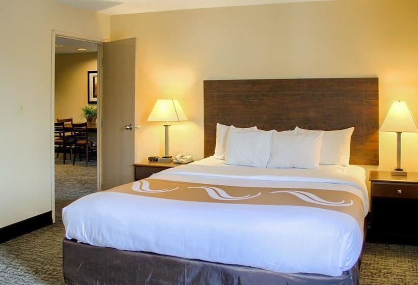 هتل Quality Inn & Suites At Airport Blvd I65