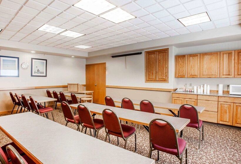فندق Quality Inn & Suites Bremerton Near Naval Shipyard