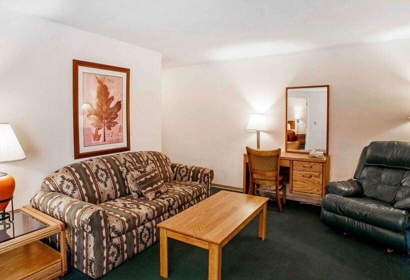 فندق Quality Inn & Suites Bremerton Near Naval Shipyard
