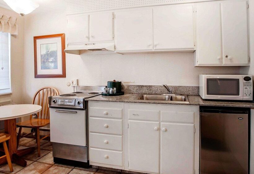 فندق Quality Inn & Suites Bremerton Near Naval Shipyard