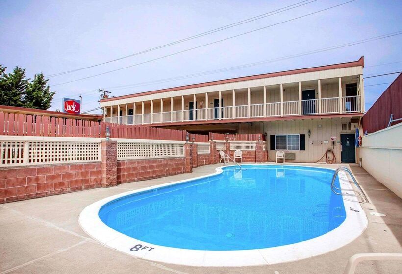 فندق Quality Inn & Suites Bremerton Near Naval Shipyard