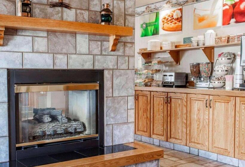 فندق Quality Inn & Suites Bremerton Near Naval Shipyard