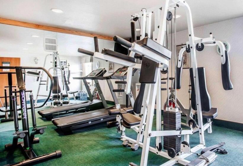 فندق Quality Inn & Suites Bremerton Near Naval Shipyard