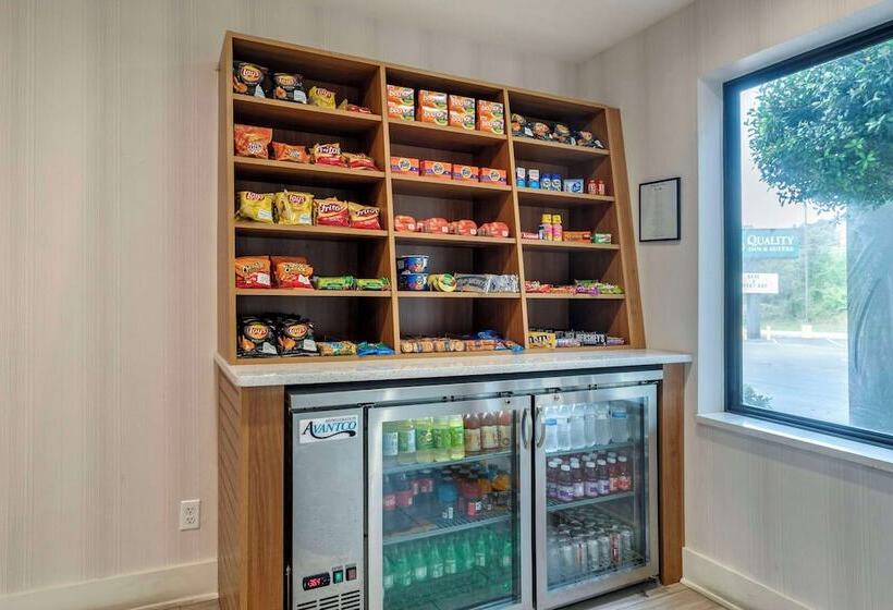 هتل Quality Inn & Suites