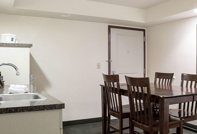 فندق Baymont By Wyndham Jamestown Conference Center & Water Park