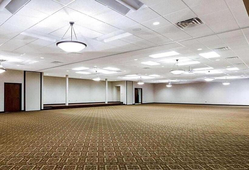 فندق Baymont By Wyndham Jamestown Conference Center & Water Park