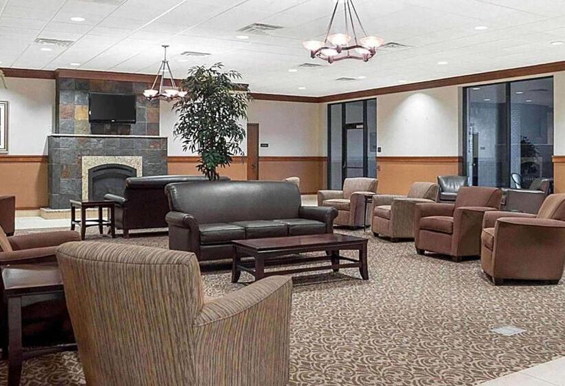 فندق Baymont By Wyndham Jamestown Conference Center & Water Park