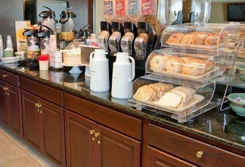 ホテル Quality Inn & Suites Cvg Airport