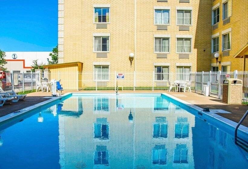 ホテル Quality Inn & Suites Cvg Airport