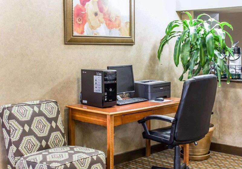 فندق Rodeway Inn & Suites