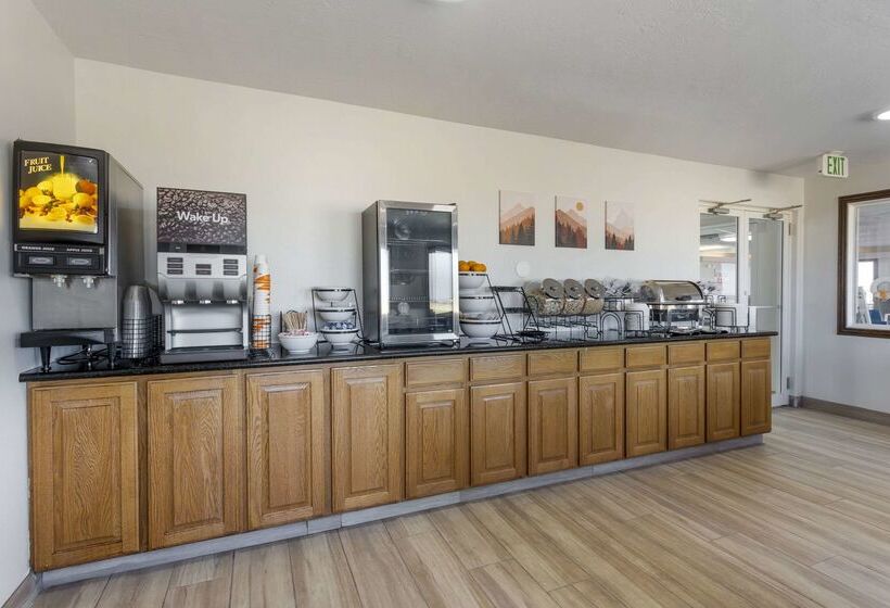 هتل Quality Inn & Suites Fillmore I15