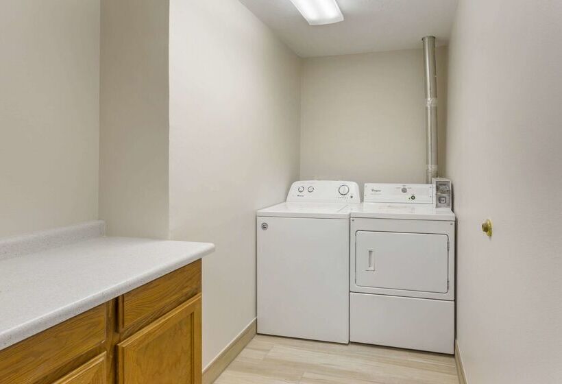 هتل Quality Inn & Suites Fillmore I15