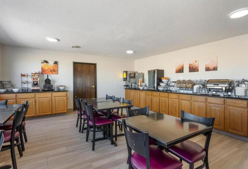 هتل Quality Inn & Suites Fillmore I15