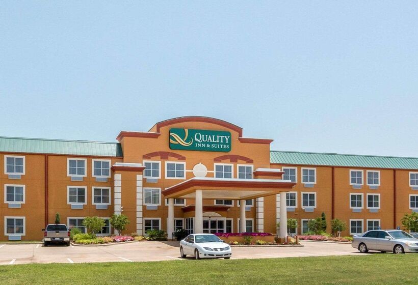 בית מלון כפרי Quality Inn & Suites