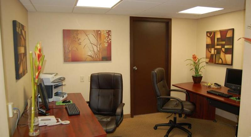 فندق Rodeway Inn & Suites