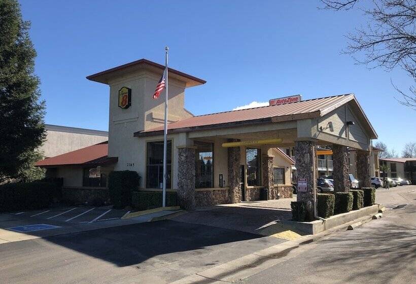 בית מלון כפרי Super 8 By Wyndham Corning