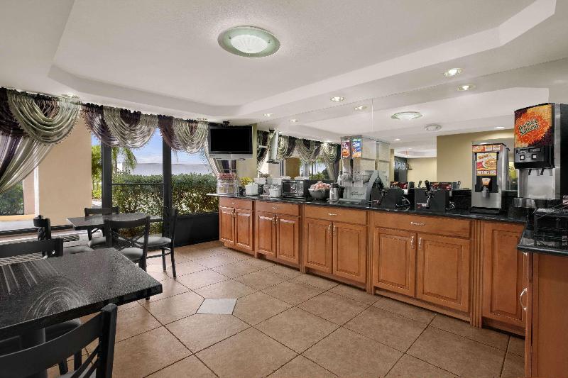 酒店 Super 8 By Wyndham Fort Myers