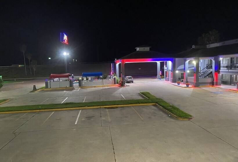 בית מלון כפרי Texas Inn And Suites Raymondville