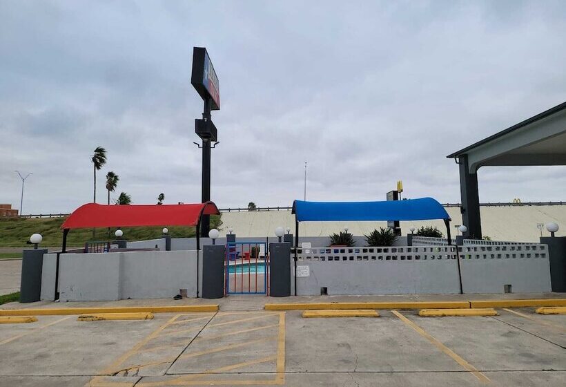 호텔 Texas Inn And Suites Raymondville